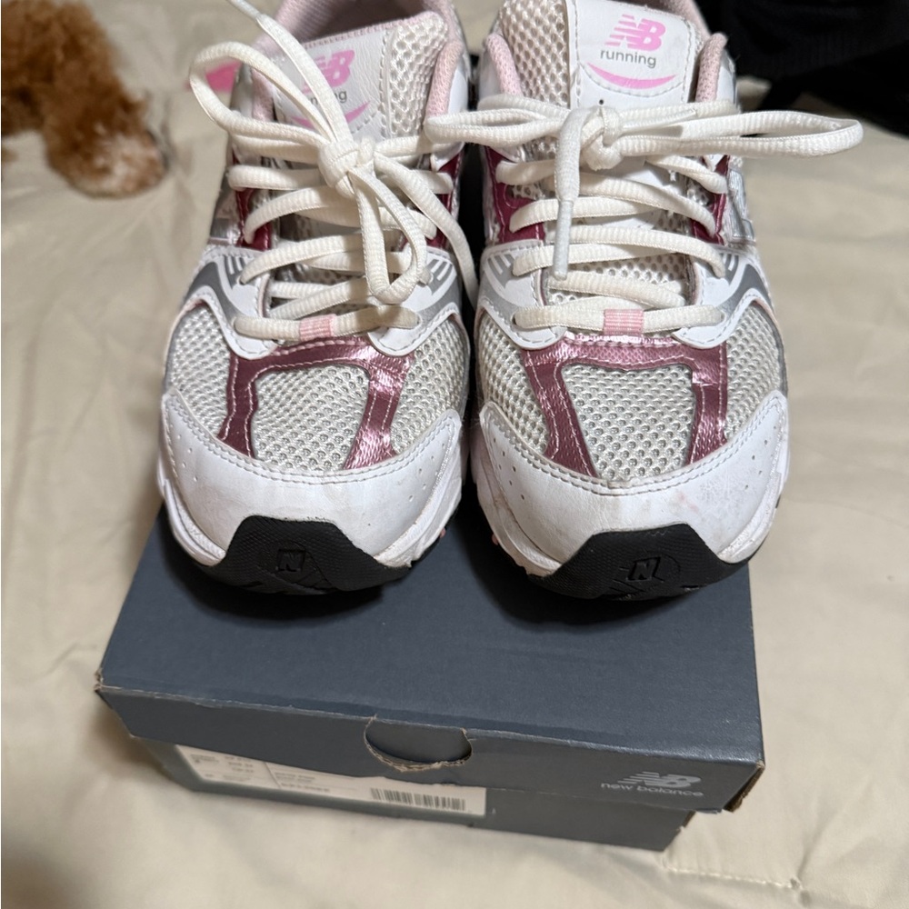 New Balance White and Pink Sneakers Uses, Big Girl sz 4